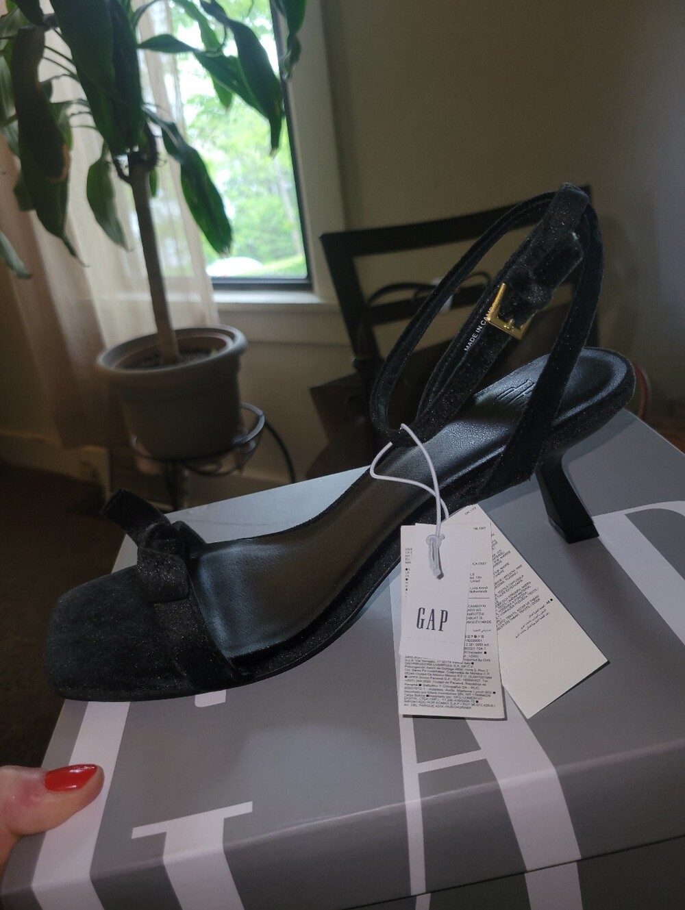$70 GAP Black Velvet Bow Kitten Heel Sandals 8